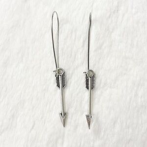 5/$15 🩷 MUST BUNDLE Silver Boho Arrow Drop Earrings